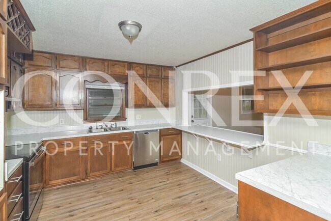 Building Photo - Full Brick Ranch!