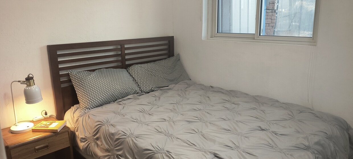 Bedroom - 675 Utica St