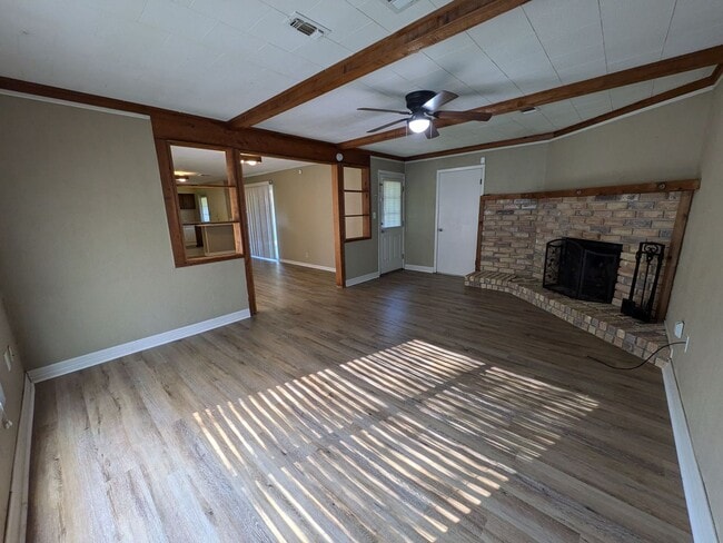 Foto del edificio - 660 Enfield Ln