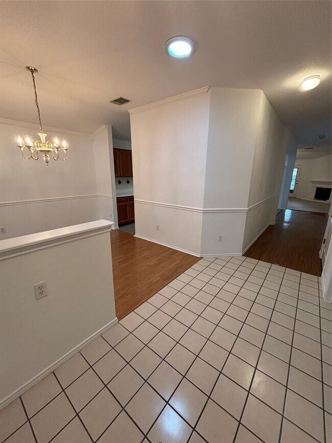 Foto del edificio - 1300 Leah Ln