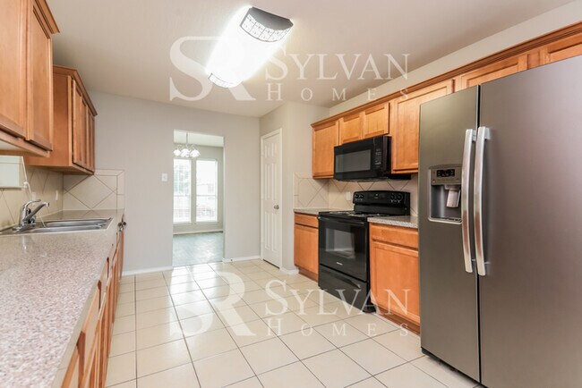 Building Photo - Don't miss out on this beautiful home!