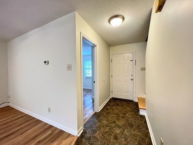 Foto del edificio - GREAT NORTHWEST LOCATION 2 BDRM / 2 BATH C...
