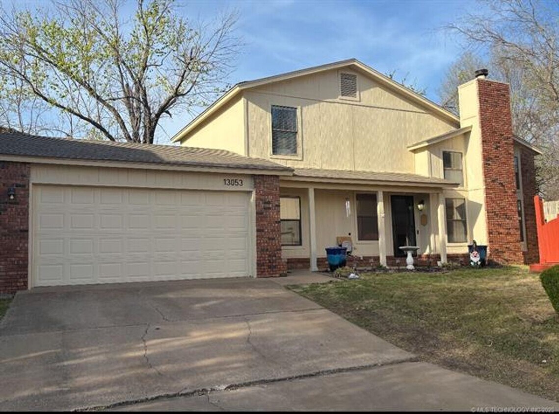 Primary Photo - 3 bedrooms with 2 baths and great location