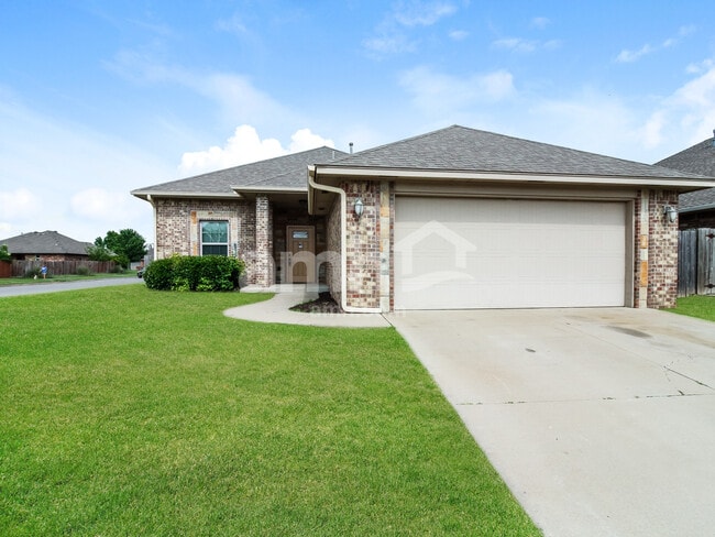 Building Photo - 14500 Sylena Way