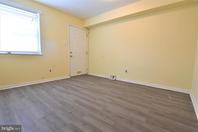 Building Photo - 2129 N Marvine St