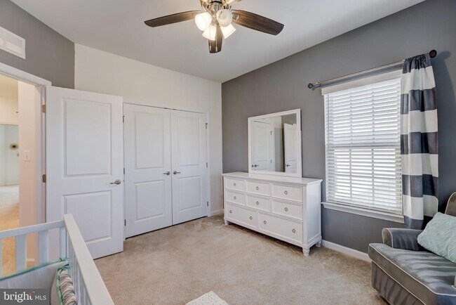 Foto del edificio - 5808 Oakdale Village Rd