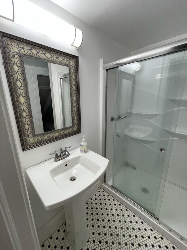 Foto del edificio - 217 Willard Way