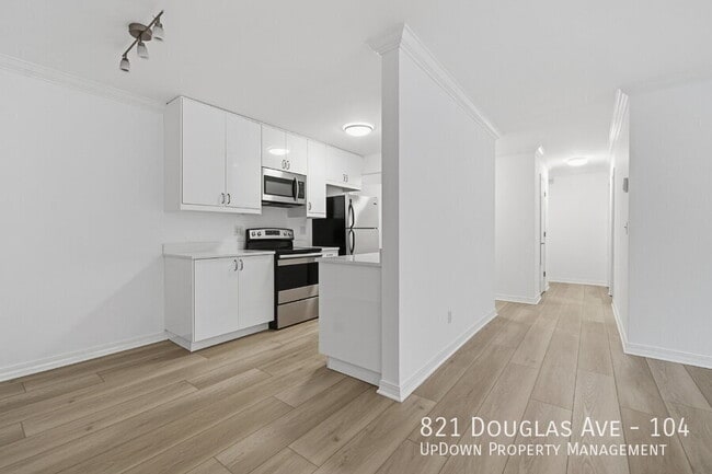 Foto del edificio - 821 Douglas Ave