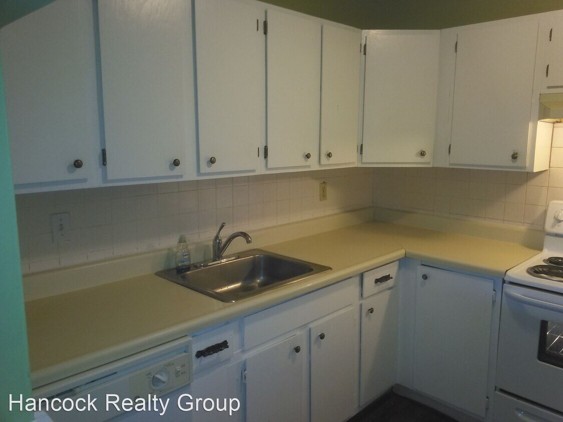 2 br, 1 bath House 11 Weld Street, Unit 1 House Rental in