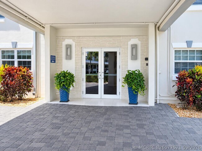 Foto del edificio - 1439 S Ocean Blvd