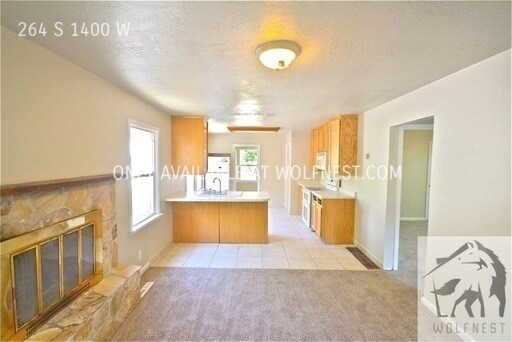 Building Photo - No Security Deposit Option! Newly Remodele...