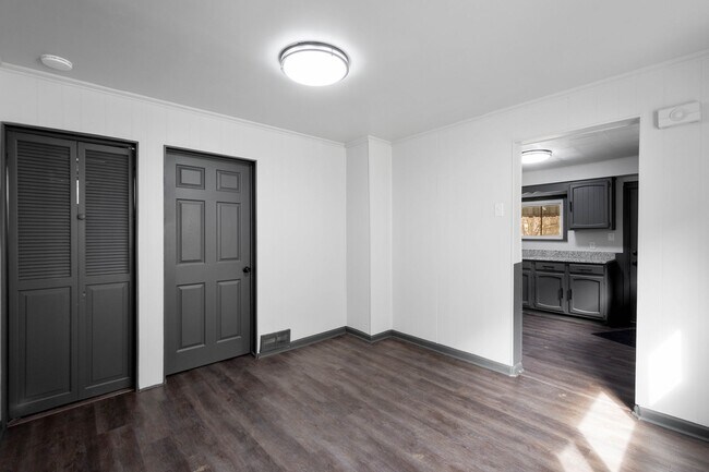 Foto del edificio - SCORE 1ST MONTH'S RENT FREE IF SIGNED BY APRIL 24! Stunning 3 bedroom home in McKees Rocks availa...