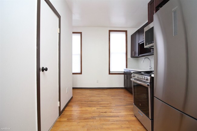 Building Photo - 1 br, 1 bath Apartment - 144 Suydam St