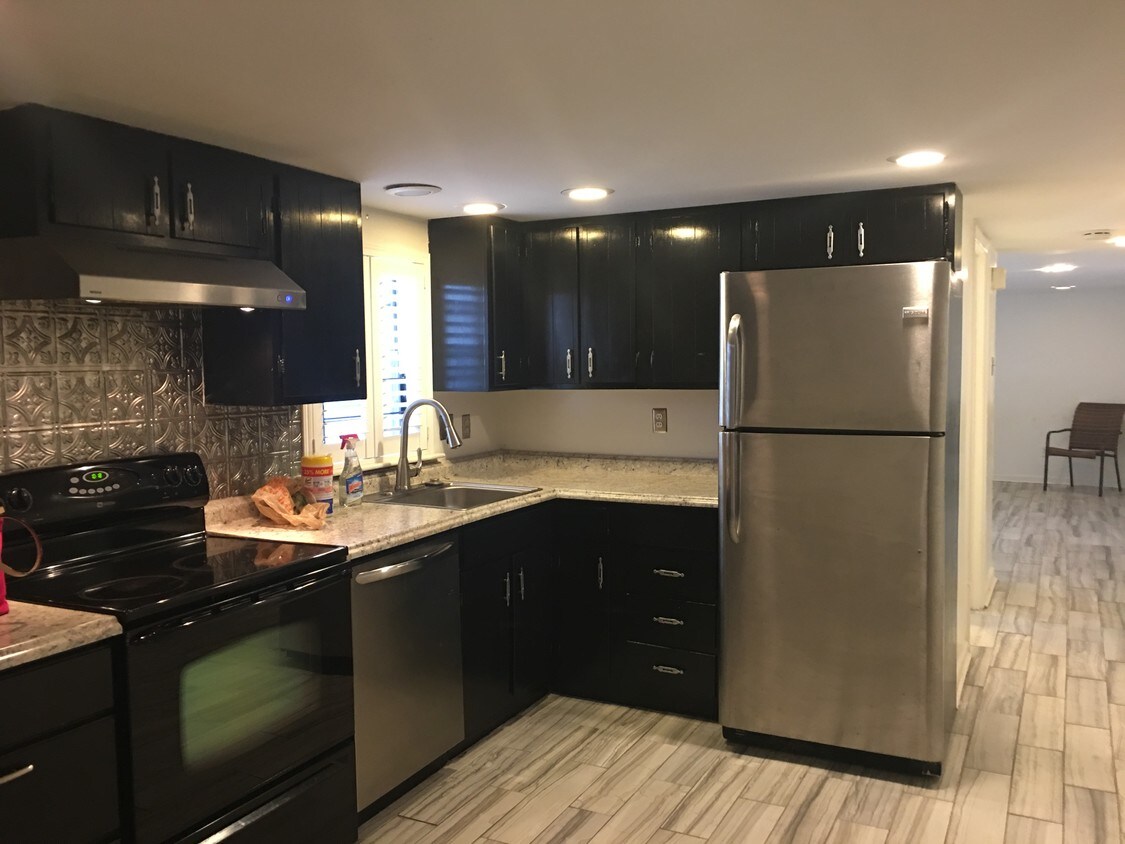 Foto principal - 6017 Annunciation St