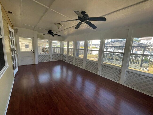 Foto del edificio - 3915 W Swann Ave