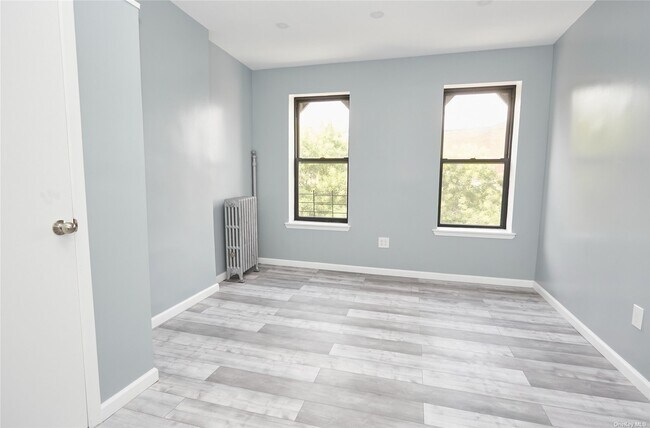 Foto del edificio - 419 Throop Ave