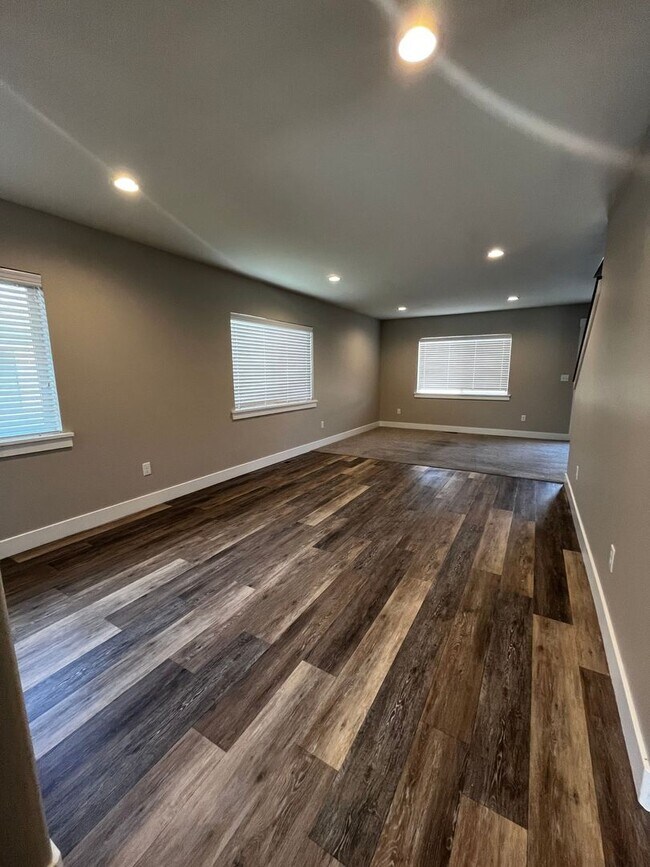 Building Photo - Home in the Heart of Orem