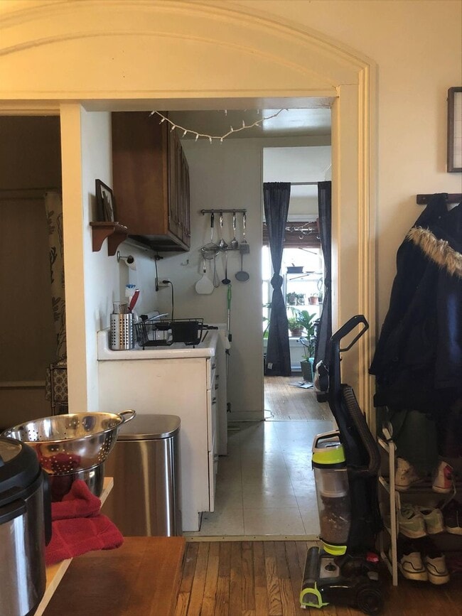 Building Photo - 703 W High St