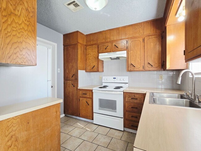 Foto del edificio - HOME FOR THE HOLIDAYS SPECIAL & SECTION 8 / HUD ACCEPTED - AVAILABLE NOW!
