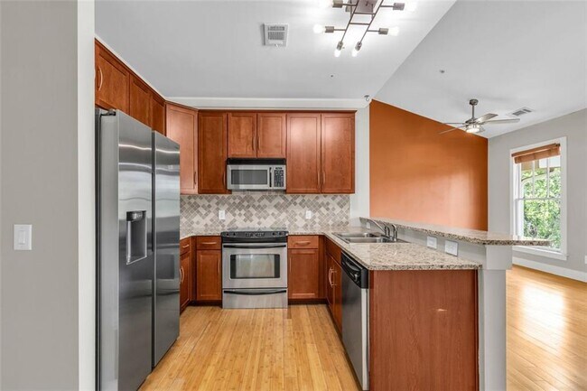 Building Photo - 1628 Briarcliff Rd NE
