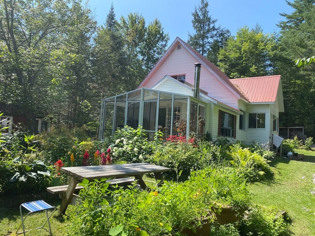 Building Photo - 1540 Chem. Michel