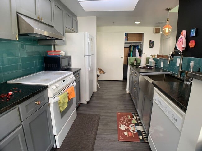 Building Photo - Park Place Towers Condo - 2 Bedrooms, 2 Ba...