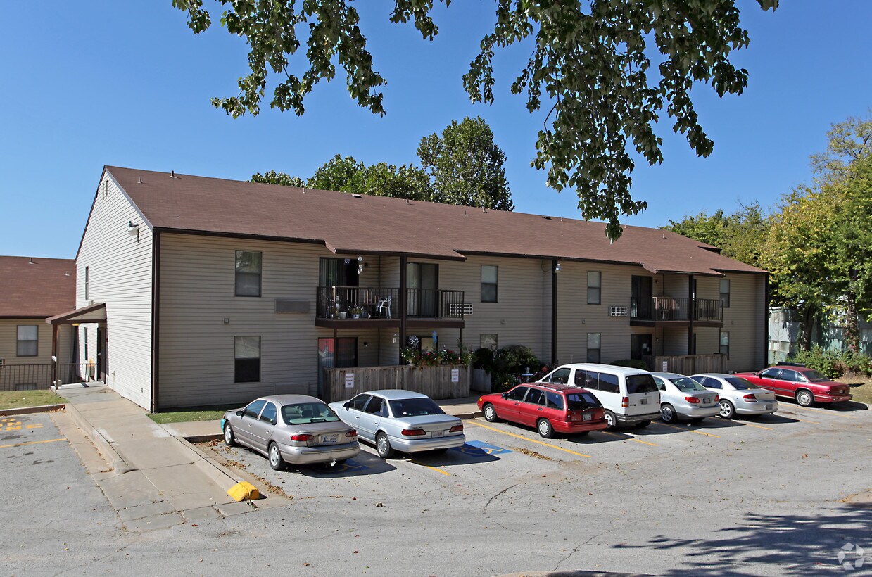 Pythian Manor West Apartments in Tulsa, OK