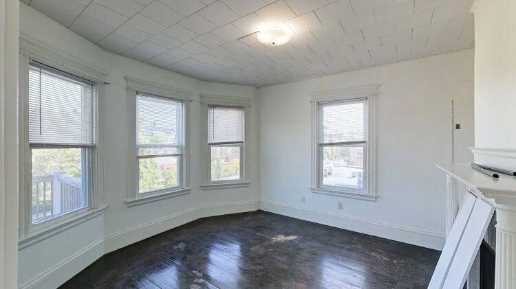 Building Photo - 587 Cambridge St