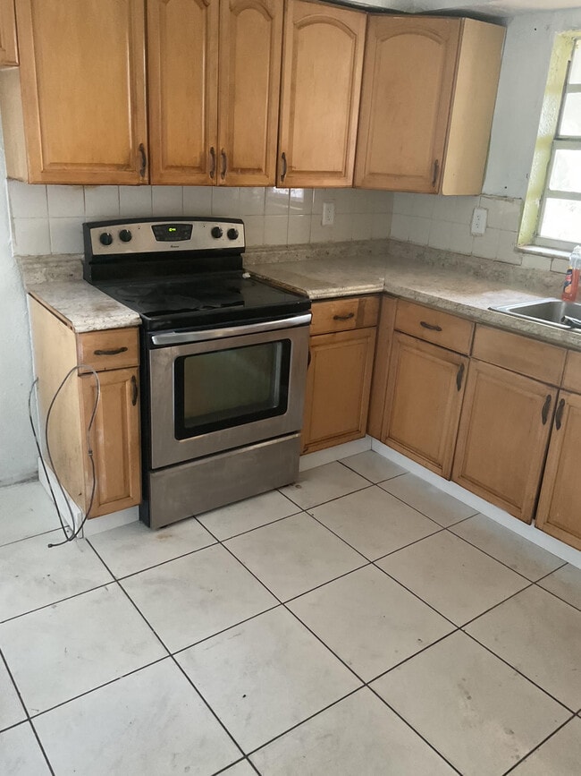 Foto del edificio - 2900 NW 10th Ct