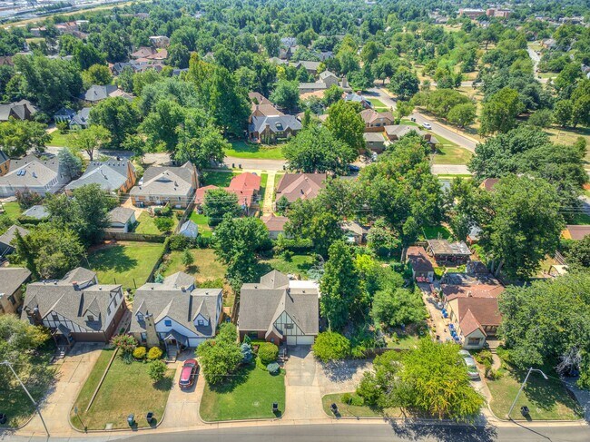 Building Photo - Beautiful 3bedroom/2 bathroom/1 Car Garage...