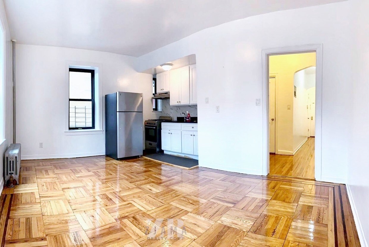 Primary Photo - 301 Sterling St