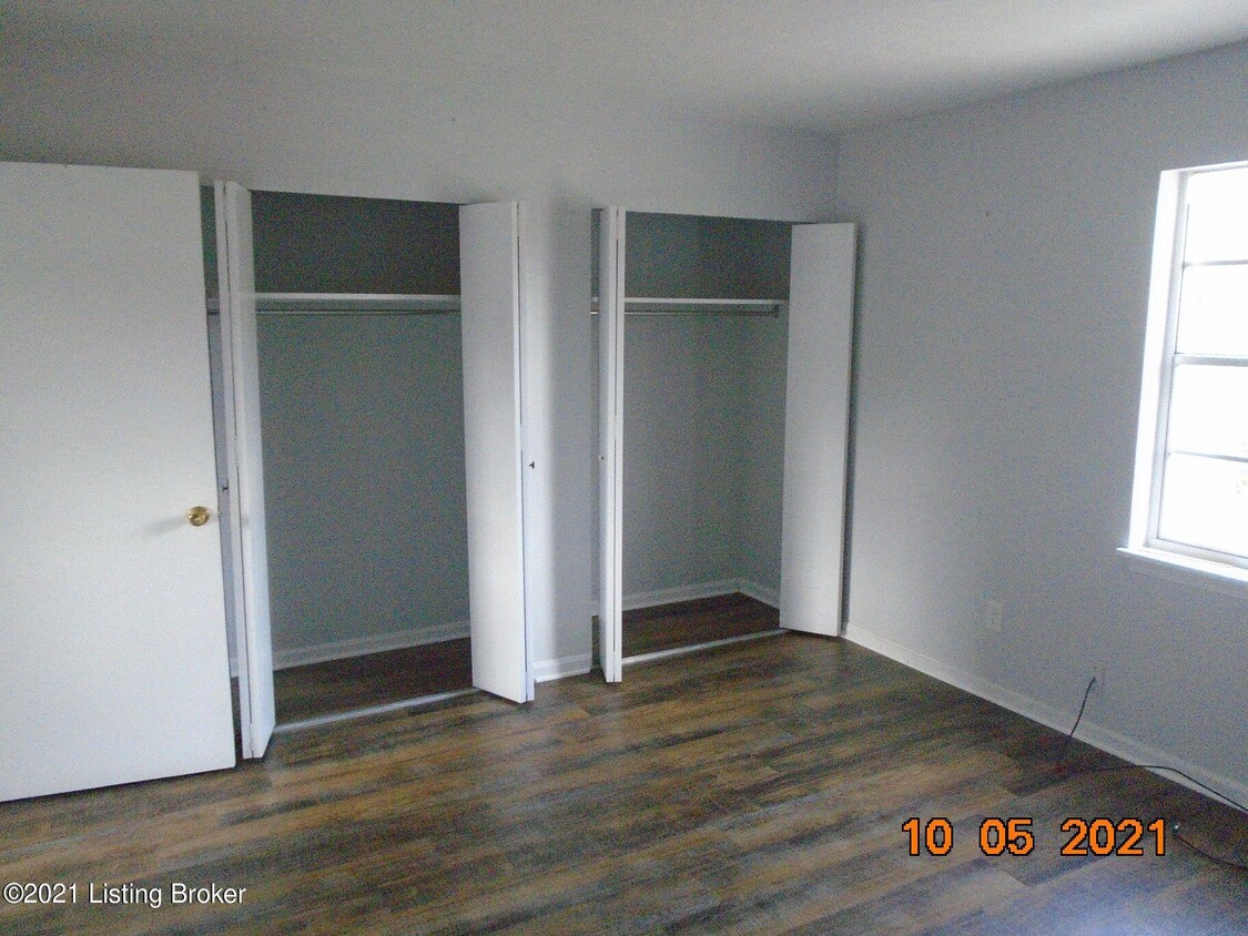 Building Photo - 1300 Oakwood Ave