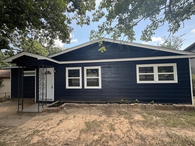 Building Photo - 1108 Park Dr