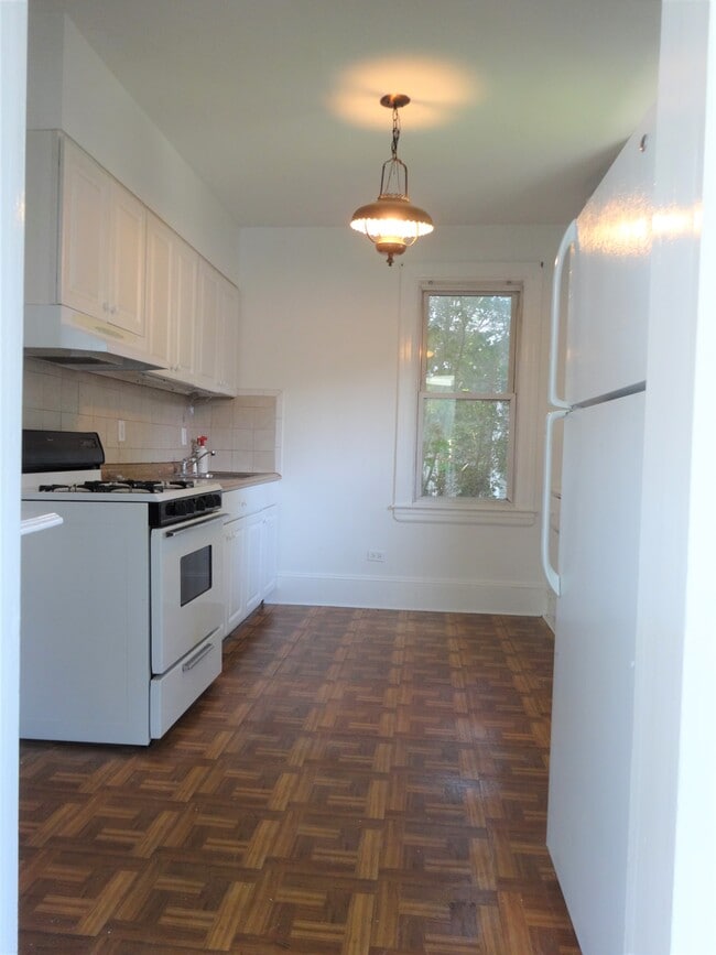 Kitchen - 403 School St