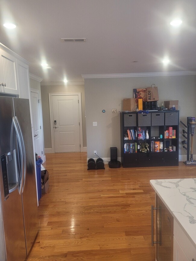 Building Photo - 116 Holland St