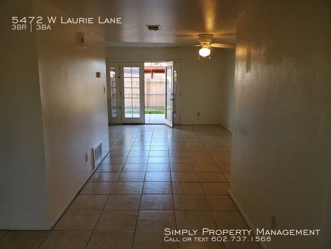 Foto del edificio - Spacious 3 bedroom 2.5 bathroom Townhouse!