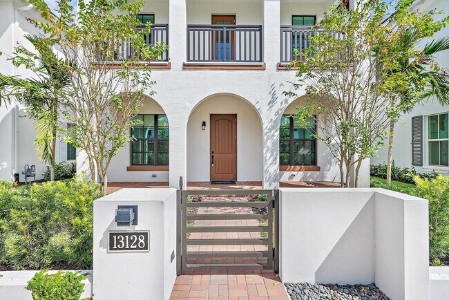 Foto del edificio - 13128 Alton Rd