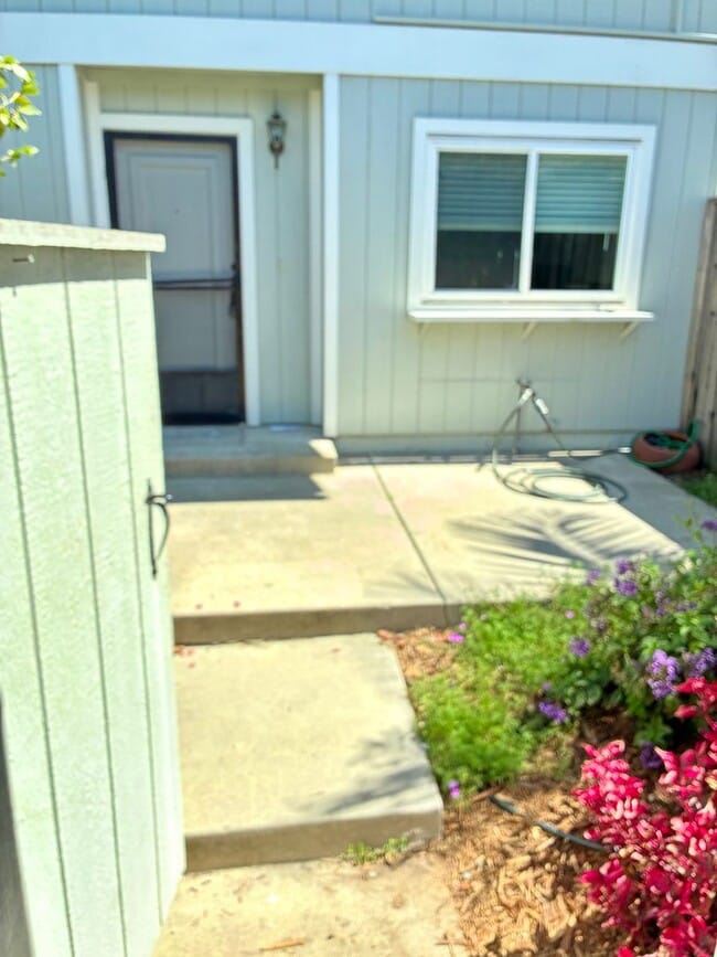 Building Photo - 487 Cannon Green Dr