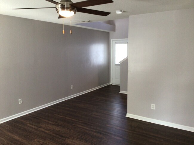 Building Photo - 2021 Sonoma Valley Drive