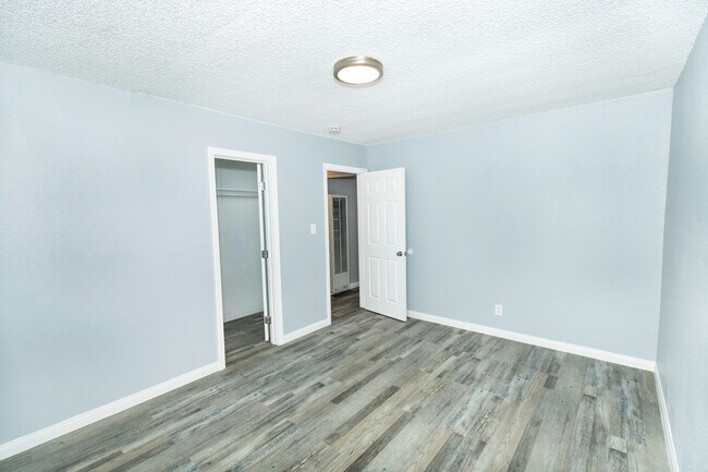 Building Photo - 14010 Chadron Ave