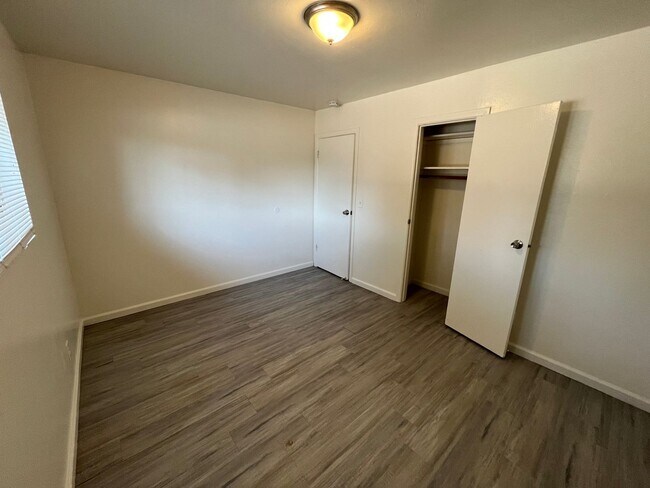Building Photo - 2718