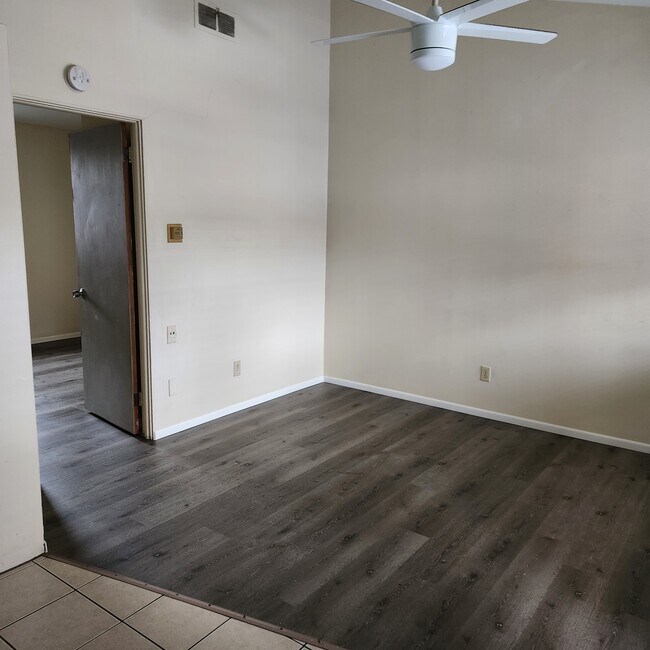 Foto del edificio - 794 W Market St