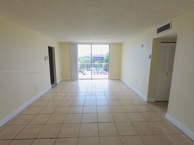 Building Photo - 488 NW 165th St
