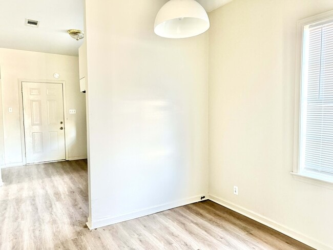 Building Photo - 1606 Myrtle Walk St