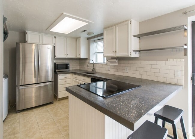 Foto del edificio - Beautiful Townhome in Excellent Holladay Location!