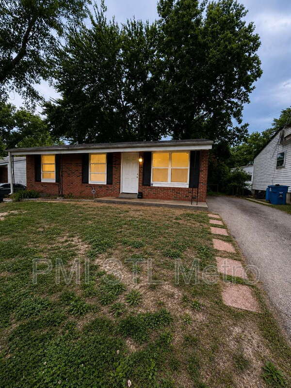 Building Photo - 10435 Castle Dr