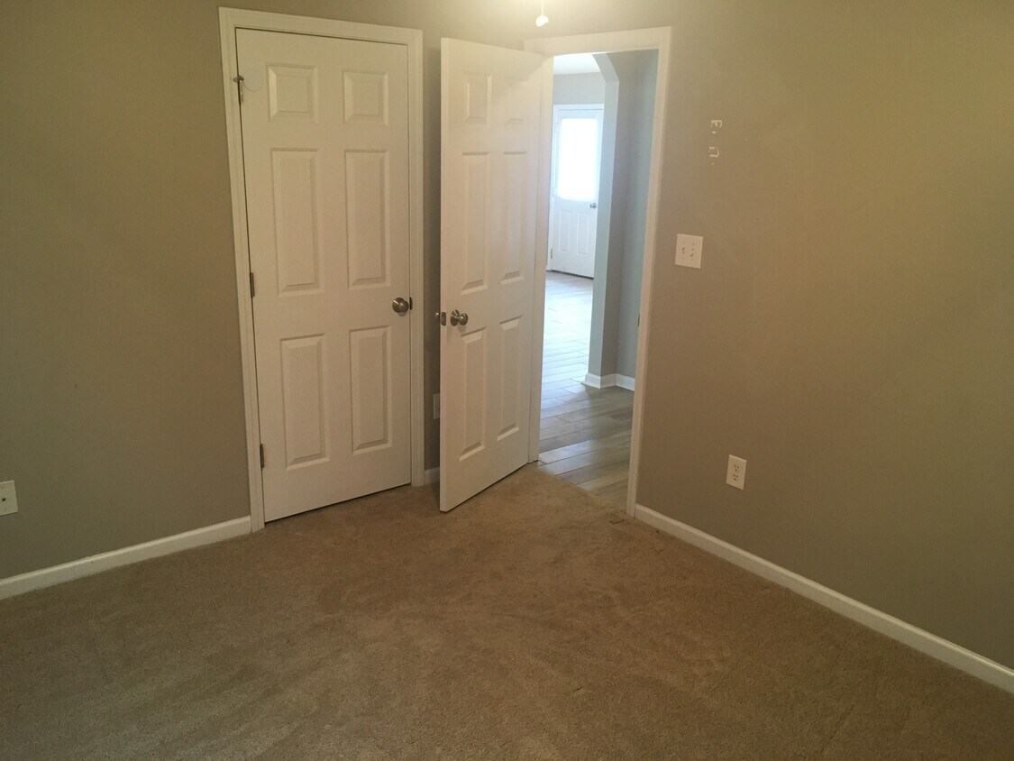 Freshly cleaned carpets in bedrooms - 101 Babs ct