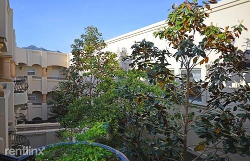 Foto del edificio - 1322 N Curson Ave