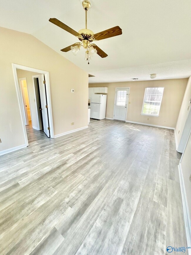 Building Photo - 170 Welcome Home Village Rd