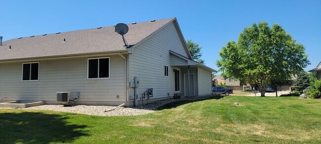 Foto del edificio - Spacious West Sioux Falls Twinhome with Great Location - Snow and Lawncare Included!!!